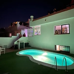 long-beach-surf-house.in-canary-islands.com/